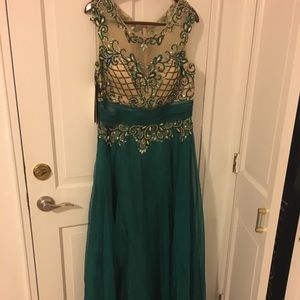 Alyce paris black label emerald gown